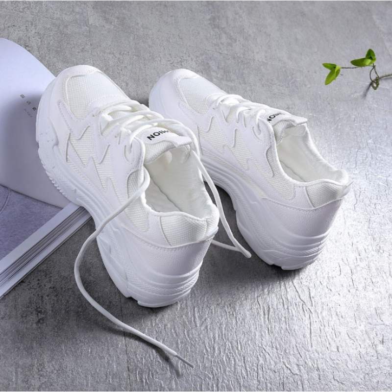 Women’s White Canvas Sneakers – Fashionable Everyday Shoes