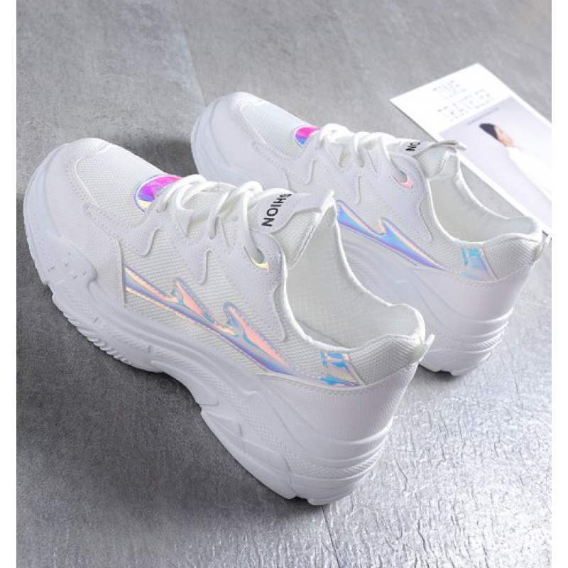 Women’s White Canvas Sneakers – Fashionable Everyday Shoes