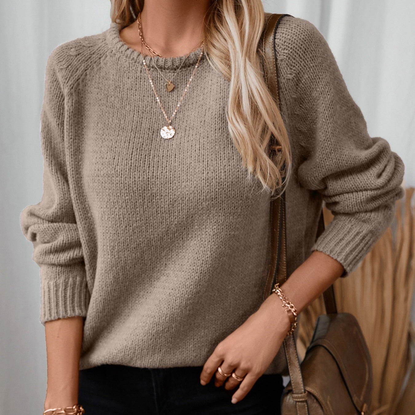 Simple and Chic Curling Edge Women's Sweater